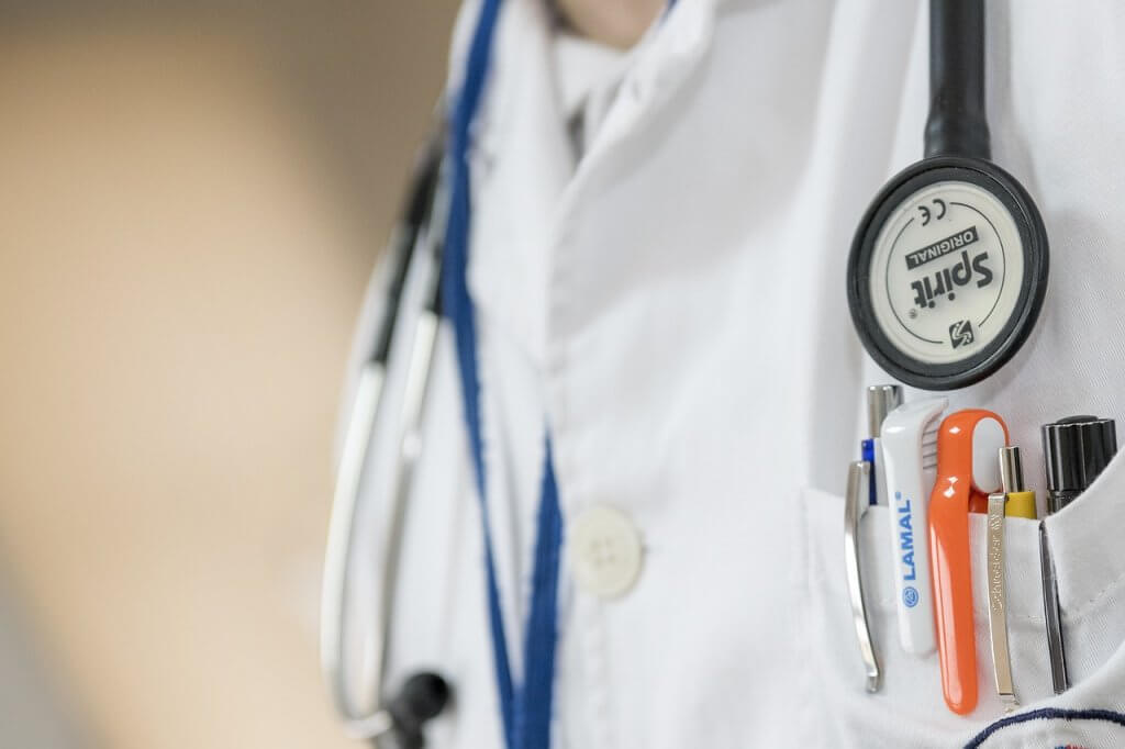 veste médecin en action