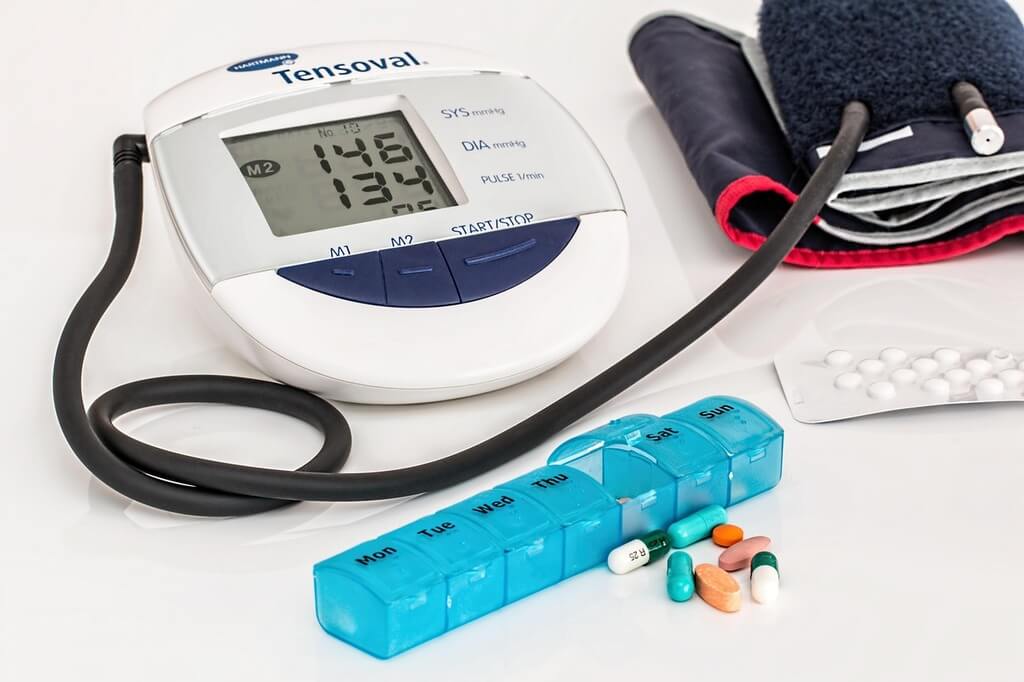 appareil de prise de tension et journalier de médicaments