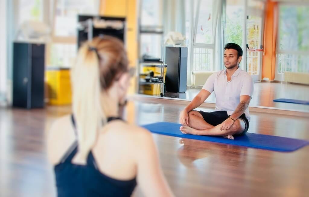 couple en méditation