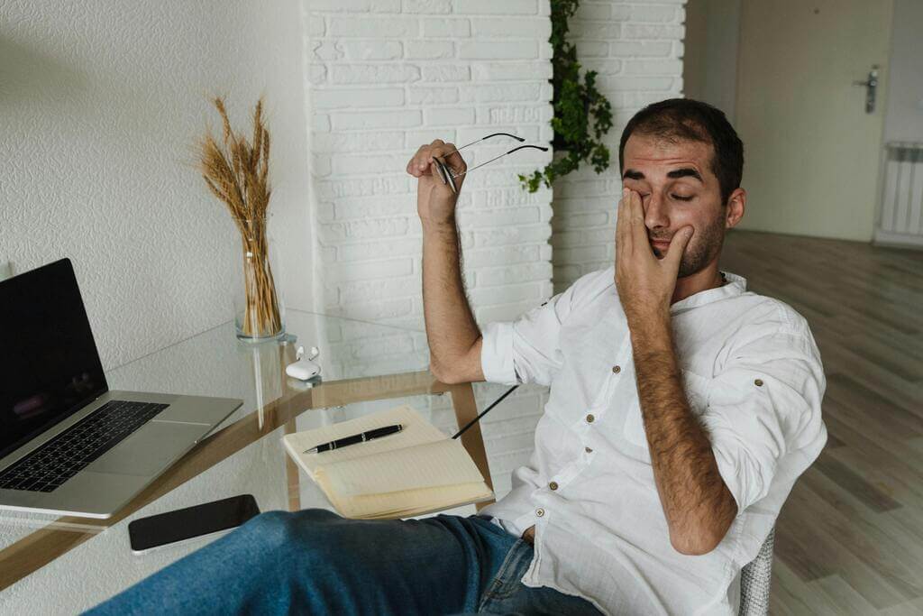 homme fatigué maladie auto-immune